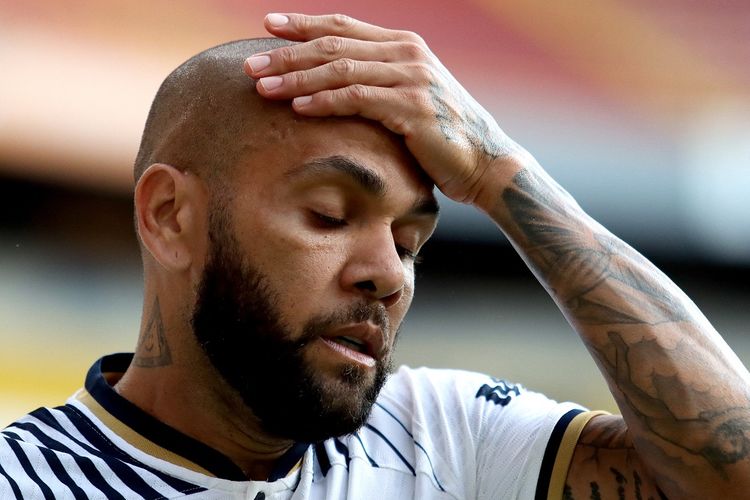 Ekspresi pemain Pumas Dani Alves saat bertanding melawan Atlas di Stadion Jalisco, Guadalaraja, Meksiko, 4 September 2022. Terkini, Dani Alves dilaporkan masuk penjara karena kasus pelecehan seksual.